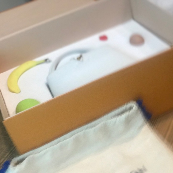 Exclusive LV Authentic - Picture 4 of 4